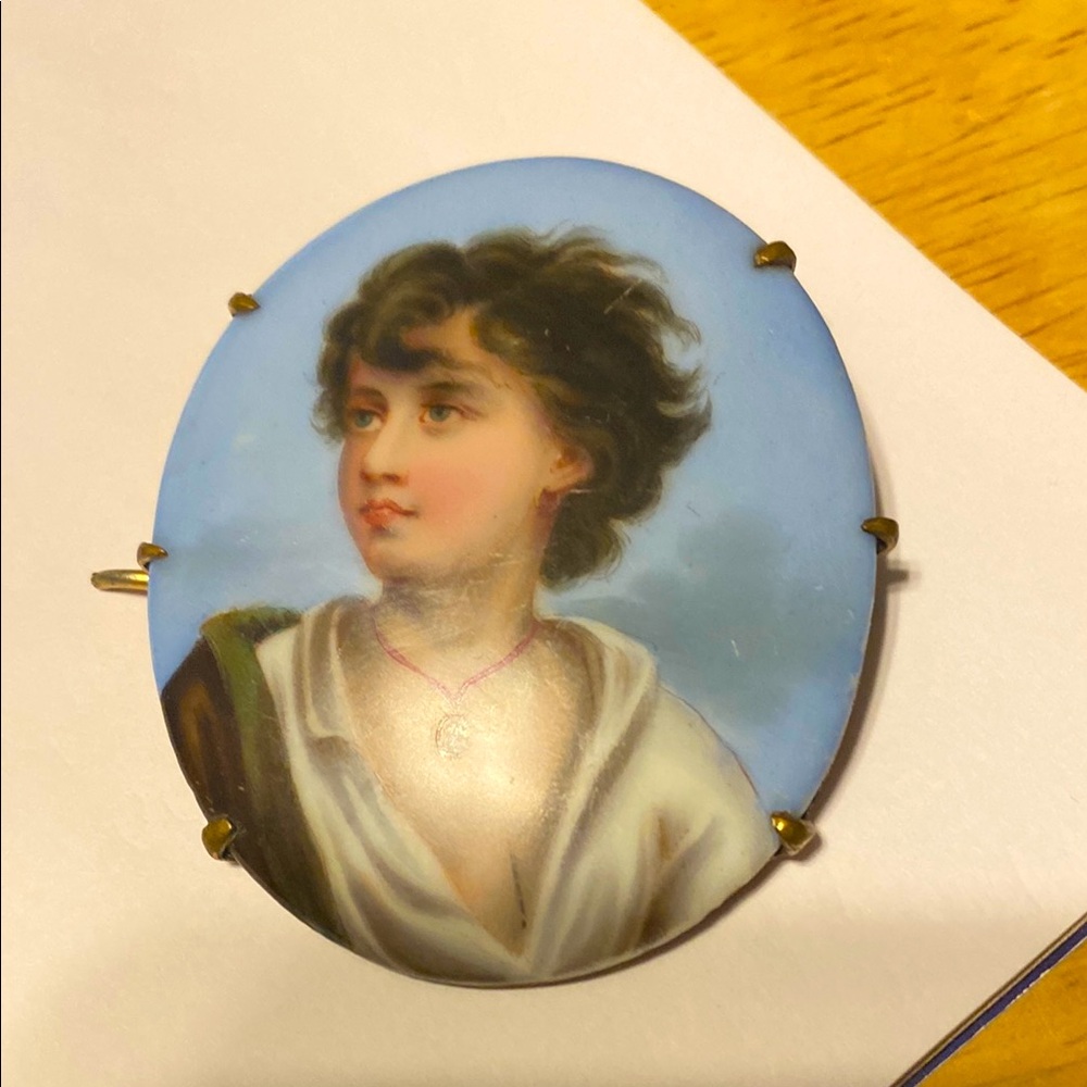 Vintage Neapolitan Fisher hand painted porcelain brooch